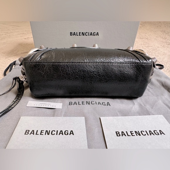 BALENCIAGA Small Le Cagole Leather Clutch - Picture 8 of 13